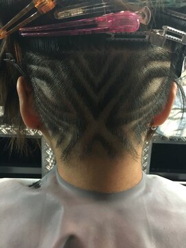 ゾーマ(ZOUMA) 幾何学模様 バリカンアート トリックヘアー