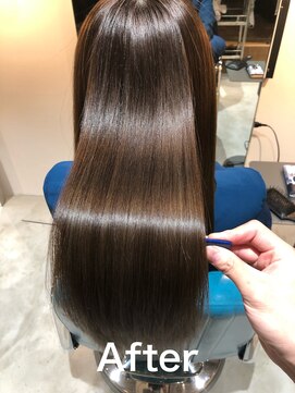 リラエ(Lyrae) ダメージによるうねりパサつきに髪質改善TR大阪 梅田 西梅田