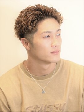 フランクスバーバー アンド ビアークラブ(FRANK'S BARBER and BEER CLUB) 波打ち韓流ツイストスパイラルツーブロック刈り上げパーマ I