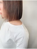 艶髪ストレートボブ切りっぱなしシルキーベージュハイトーン