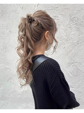アイユー(ii+U) ポニーテールアレンジ　巻きおろし　ヘアセット　ニュアンス