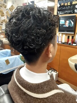 コダマ 新大塚店(KODAMA) ルーズバックツーブロックパーマスタイル（マッシュパーマ）床屋