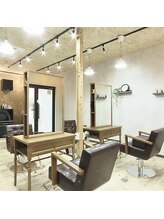 ママも学生さんも、一歩入れば主役になれる♪温かな光が差し込む、少人数の癒しサロン