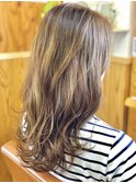 ハイアッシュベージュグラデーションカラー×ゆる巻きセミディ