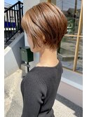 大人ショートヘアー/アッシュベージュ/ブリーチなし/耳掛け