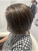 オリーブベージュ×ショートボブ