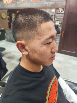 スリーセント 栄(3/cent) バズカット/スキンフェード/フェードカット/ボーズフェード