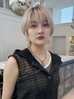 アルティファータ(artifata)&nbsp;ショート レイヤー くびれ ハイトーン ミルクティー ブリーチ