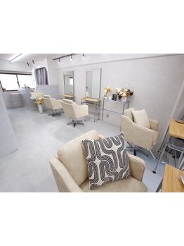 【大阪梅田/茶屋町】都会の喧騒を忘れる落ち着いた空間×専属女性スタイリストによる寄り添い施術が人気◎