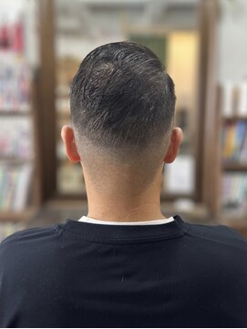 チアロルーチェ(Chiaro Luce) メンズリクルートパーマセンターパート大人ショートビジネス