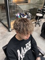 イーラ アメ村店(era) メンズパーマブラウンベースハイライト縦落ちツイスパマッシュ