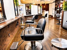 コークハットヘアーズ(Coke Hat Hairs)の雰囲気(R8.8月リフォームで座席ゆったり空間 漆喰壁で空気をキレイに )
