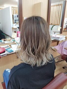 ヘアアンドスパピノキオ(HAIR&SPA PINOKIO) ラフ感☆ホワイトグレージュ