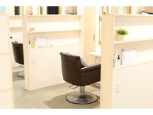 トムヘアーデザイン 楠葉店(TOM HAIR DESIGN)の雰囲気（ゆったりくつろげる全セット面半個室空間☆）