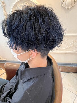 キャンバス バイ ネオリーブ 横浜西口(Canvas by neo.) 大人気ブルーブラック×センター分けスパイラルパーマ【横浜】