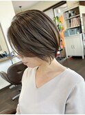 頭と首をキレイに魅せる♪隠れハイライト×お姉さんショート♪