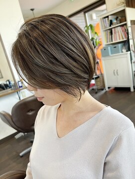 リズムネクスト(r-ism next) 頭と首をキレイに魅せる♪隠れハイライト×お姉さんショート♪