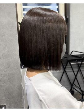 アイユー(ii+U) 黒髪ボブ　ショート　髪質改善　切りっぱなしボブ