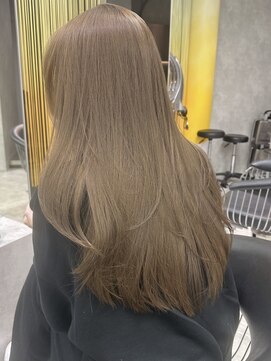 シティ(CITY) シアーベージュカラー×ロングレイヤーカット 【CHICA】