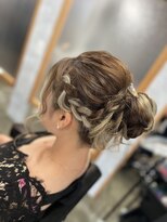 ミニィバイミラーズ(Miniy by Miroirs)&nbsp;ゆる編みお団子ヘア