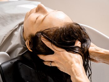 サリエ(S’allier)の写真/美しい髪は健康な頭皮から♪人気の酵素を使ったヘッドスパで糖の膜や毛穴の角栓など頭皮汚れを除去します◎
