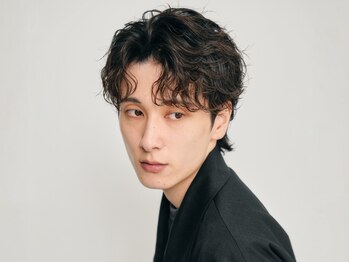 バイフィフス 天神大名(by fifth)の写真/大人の色気が漂う《センターパート×緩めパーマ》自然に盛れる《シャドウパーマ》で朝のセットも簡単に◎