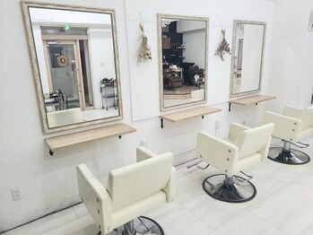 ミグ バイ クオーレ(mig by CUORE)の写真/白を基調とした上質な空間で、あなただけの特別なサロンタイムをお過ごしください…♪