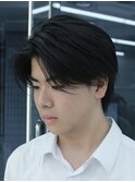 カットで作るシャープな質感【センターパート】