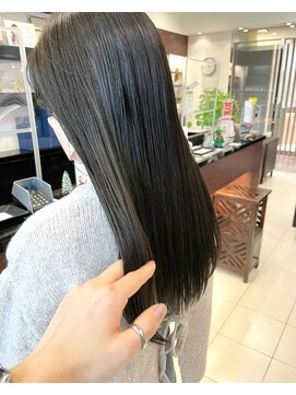 カミエ(kamie) *オリーブグレージュ濃いめ ロングヘア ブリーチなし 三宮