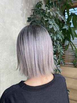 フィーネ 柏(Fi-Ne) ホワイトパープル×切りっぱなしボブ