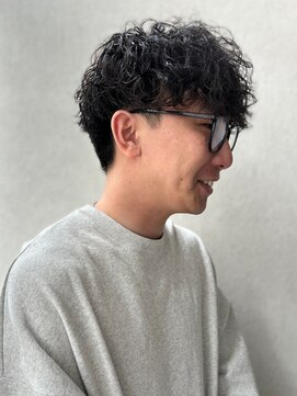 メンズサロン ブロック(Men's Salon bloc) アップバング　センターパート　ニュアンスパーマ　20代30代
