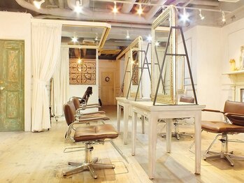 アンビアンス 茨木店(ambiance)の写真/【JR茨木駅徒歩3分】ベテランStylistのマンツーマン施術で安心！一人ひとりに寄り添った提案で理想が叶う*
