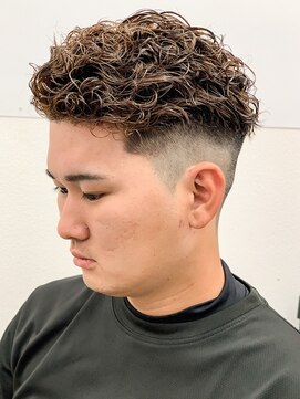 エルマーク 梅田(L-MARK) スペインカールスパイラルパーマツイストパーマフェード短髪