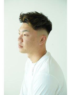 カリーナ(Carina) 〈キシタクヘアー〉スキンフェード×メッシュ