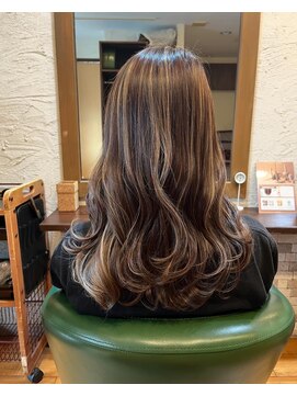 エトカ(EToKa) 【太めのハイライト】で魅せるデザインカラー