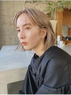 ソワ オモテサンドウ(SOIE OMOTESANDO) 【SOIE】センター分け前髪と切りっぱなしボブ