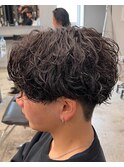 刈り上げセンターパート波巻きスパイラルパーマ