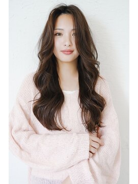 光を纏う艶やかロング