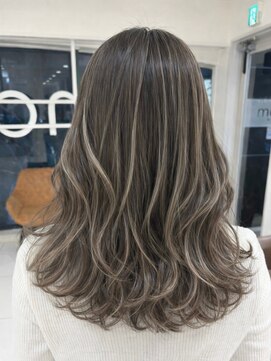 トキ シキ 戸塚(Toki. shiki) 細めグレージュミディアムハイライト/髪質改善