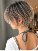 白髪ぼかしハイライトで作るショートボブスタイル