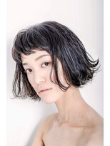 カルマ(KARMA)&nbsp;短めバングの外ハネショートボブ