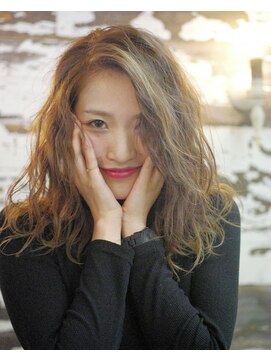 ヘルブラウ ヘアーデザイン(hellblau hair design) 外国人風ハイライト