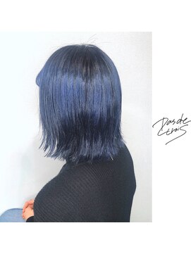 パドトロワ(Pas de trois) 新潟×ネイビーブルー×デザインカラー×切りっぱなしボブ