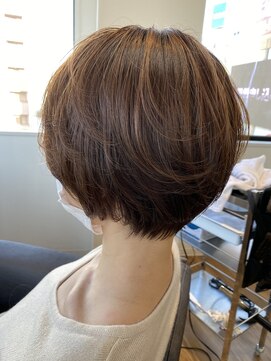 エルサ(Elsa) 【Elsa元町・三宮】スウィングショートボブ×ハニーベージュ