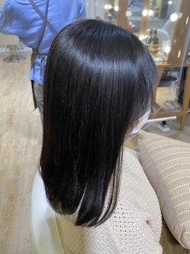 ネオリーブ チロル 横浜西口店(Neolive CiroL.) 艶髪ストレート 縮毛矯正 ボリュームダウン