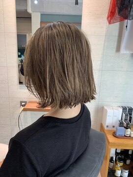 ブルック(BROOK) 切りっぱなしハイライトカラーボブ　千歳烏山　BROOK