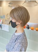 ハイトーンベージュ×ショートボブ#くすみベージュ#刈り上げボブ