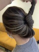 メリー オオサカ(Merly Osaka)&nbsp;アップスタイルも束間可愛くておすすめ！バレイヤージュ