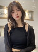 表参道レイヤーカット顔まわりカット外ハネヘアオリーブカラー