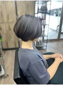 ショートヘアショートボブカットハイライトカラー黒髪グレー